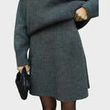 Lara | Conjunto de Falda y Suéter de Punto